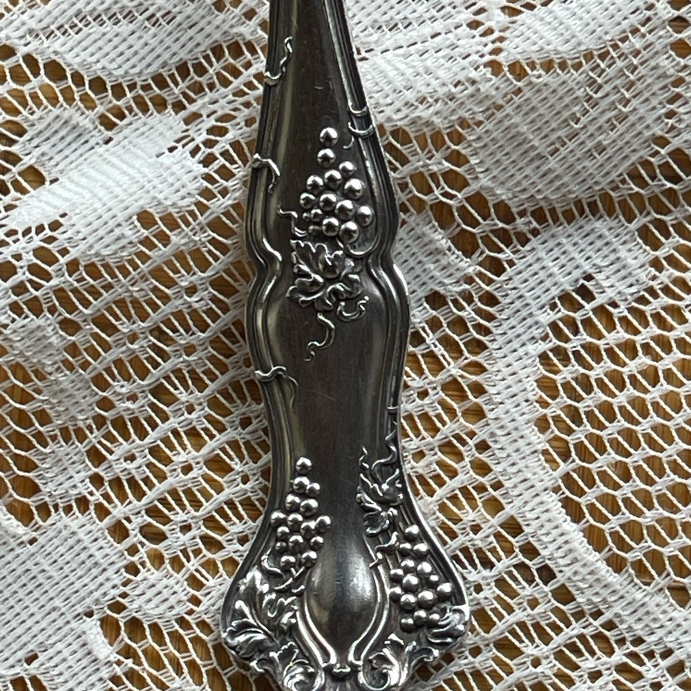 Rogers Brothers vintage silver plated serving spoon & butter knife - Picture 7 of 11